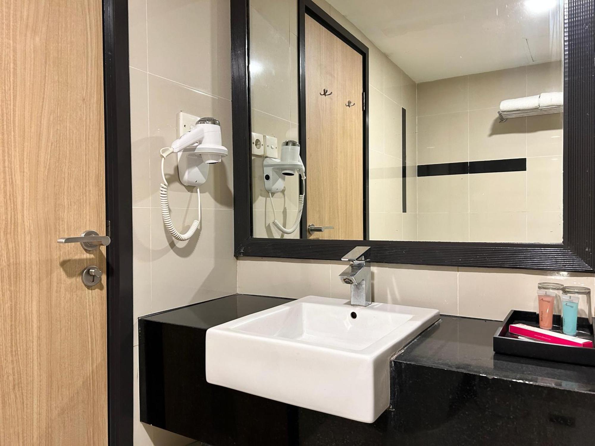 Orchardz Jayakarta Hotel Kültér fotó