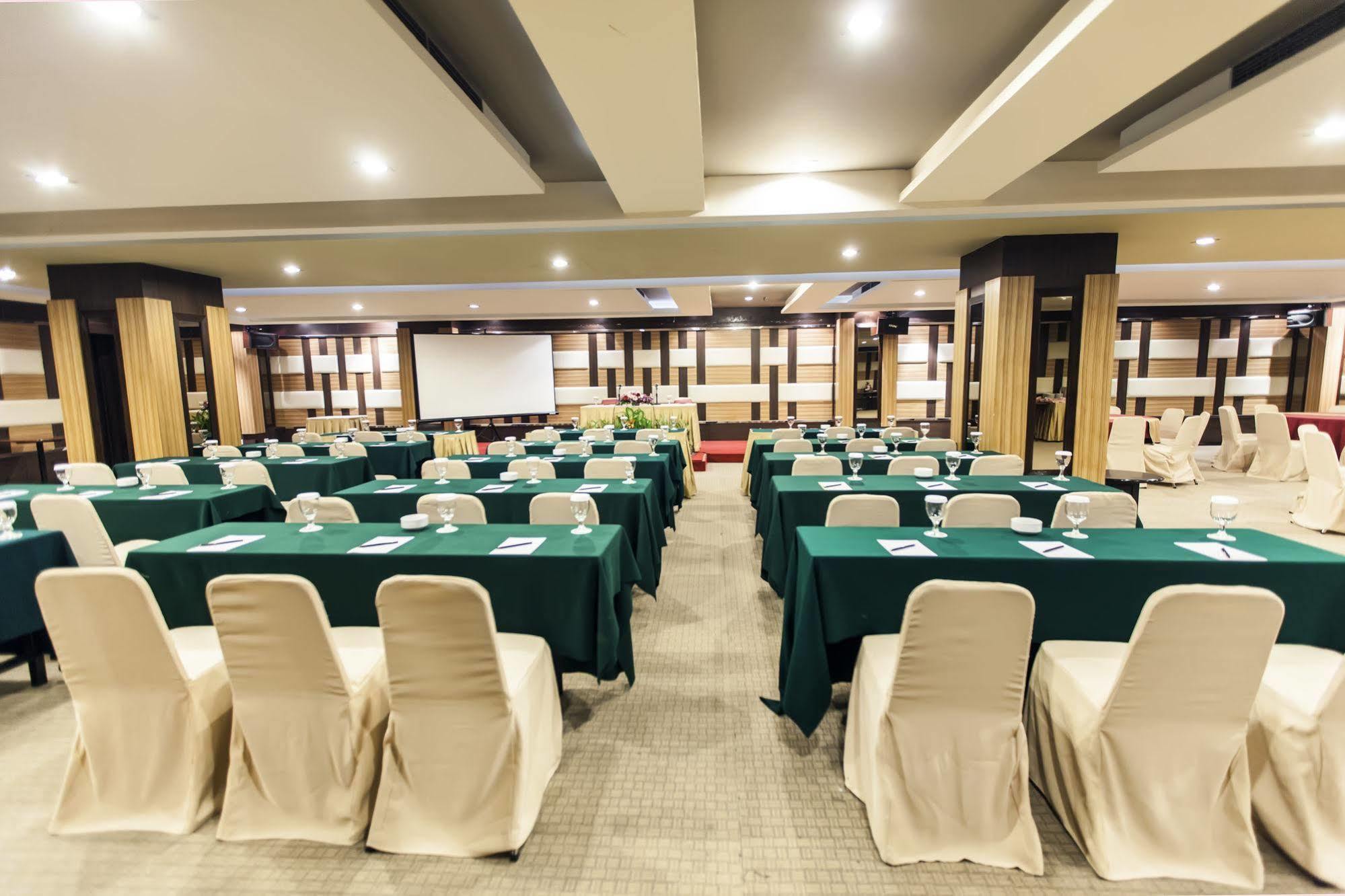 Orchardz Jayakarta Hotel Kültér fotó