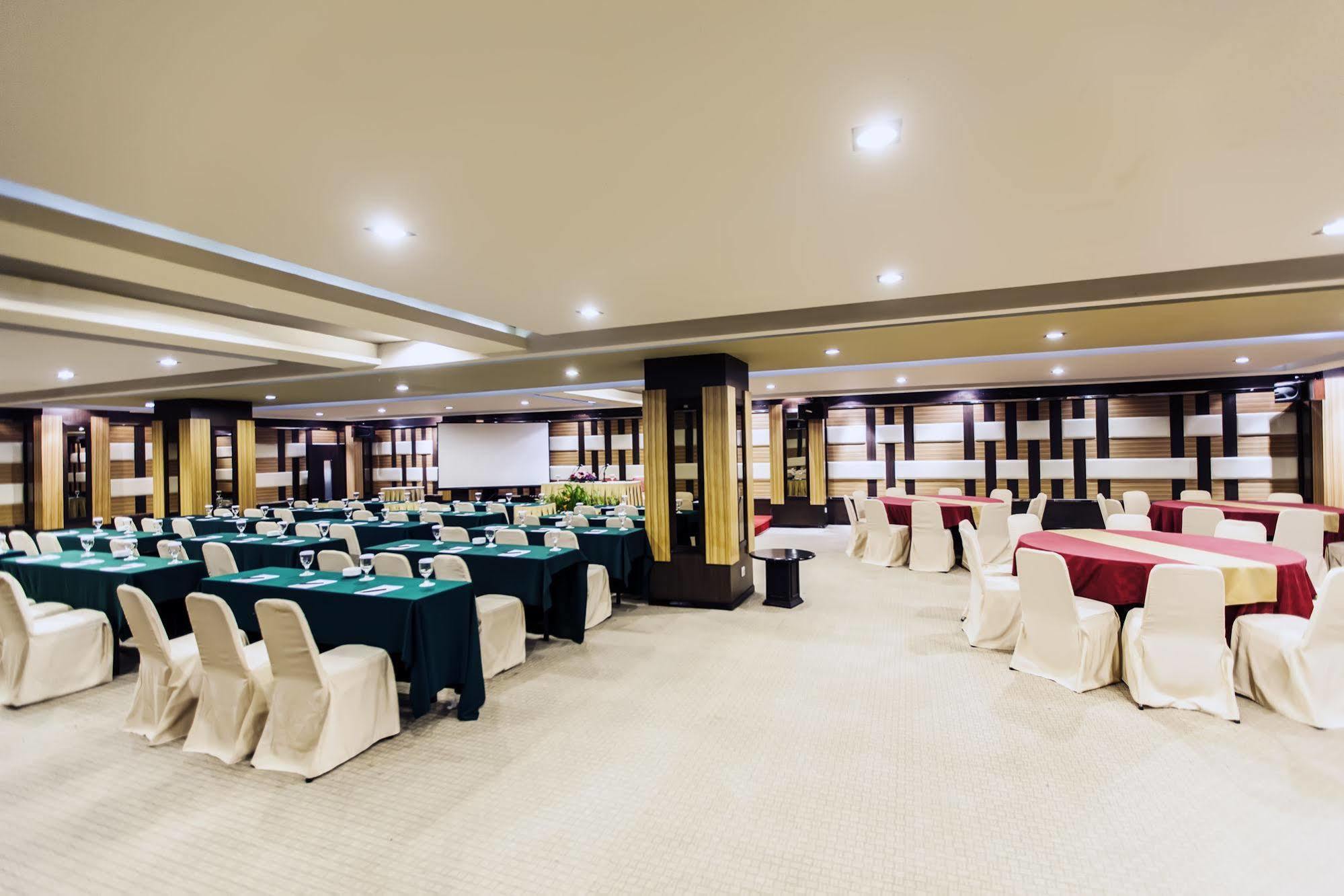 Orchardz Jayakarta Hotel Kültér fotó